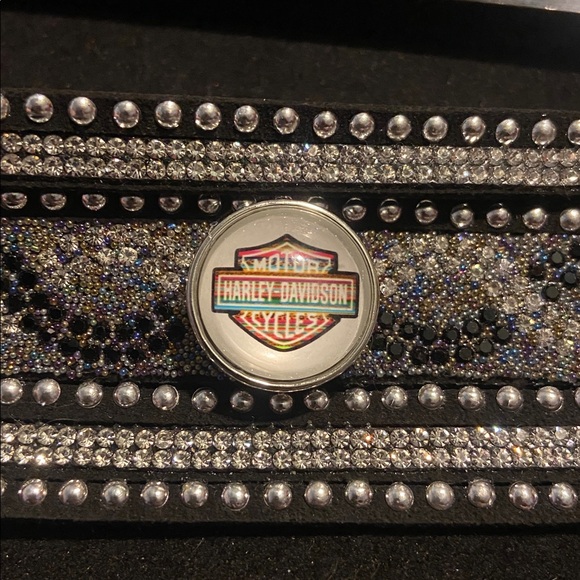 HD Snap Bling Bracelet - Picture 2 of 4